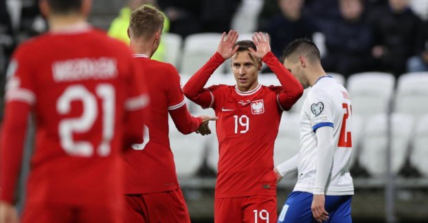 Polska wygrała z Wyspami Owczymi 2:0 (1:0) w meczu eliminacji piłkarskich mistrzostw Europy w Thorshavn. Bramki w debiucie selekcjonera Michała Probierza zdobyli Sebastian Szymański i Adam Buksa. Gospodarze od 49. minuty grali w dziesiątkę.